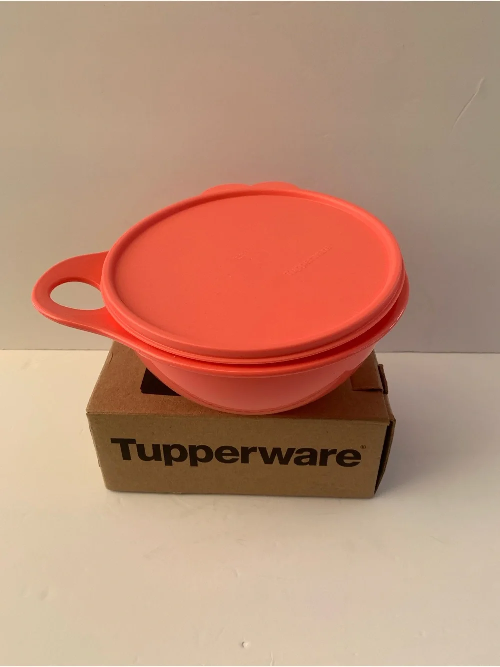 Tupperware Coral-Red Portable Bowl with Loop Lid 1.4L 6 Cup